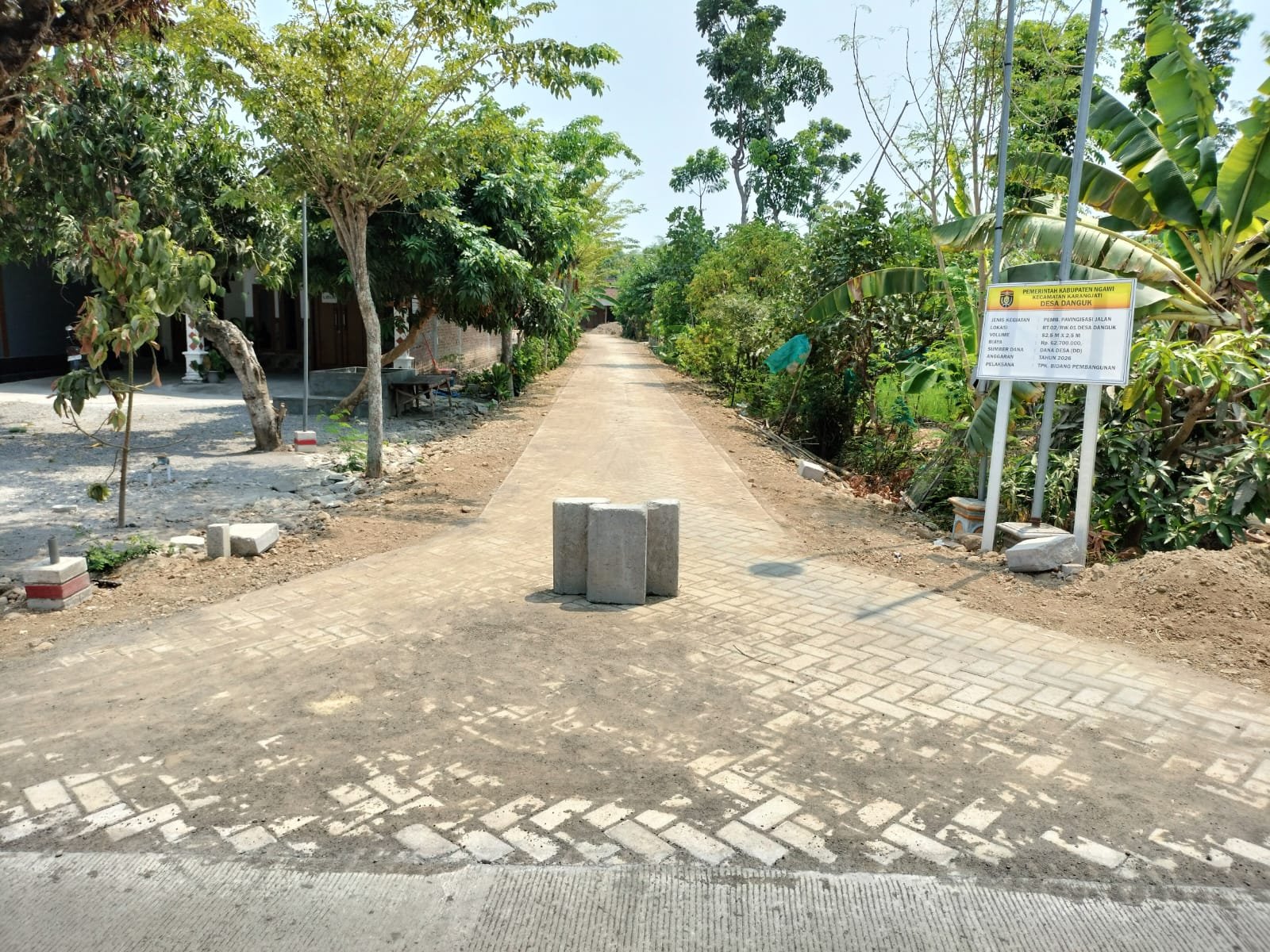 Pavingisasi jalan desa