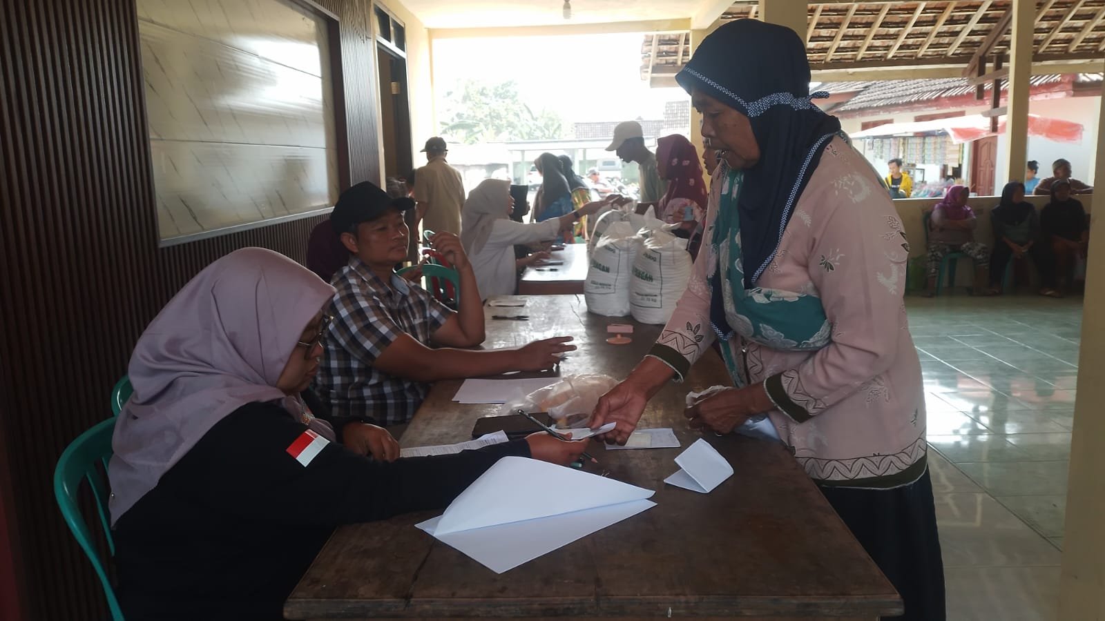 penyaluran bantusn beras