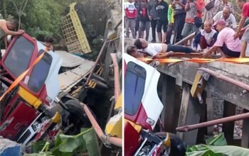 2 Truk terjun ke sungai